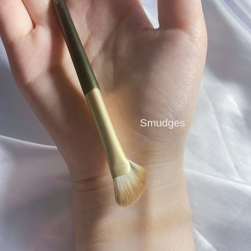 Half Sector Nose Shadow Brush Makeup Brush Oblique Head Shadow Bridge of The Nose To Retouch Highlight Smudge Brush