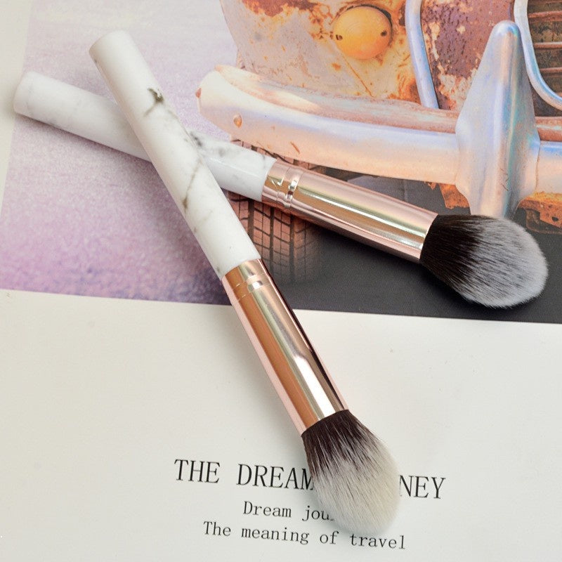 Makeup Brush for Highlighting, Blush, Cheeks Portable Soft Makeup Tools